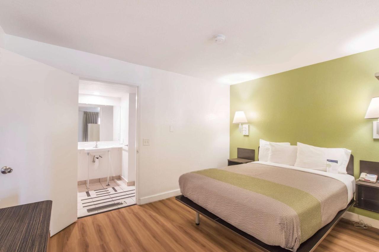 Motel 6 Гемет Екстер'єр фото