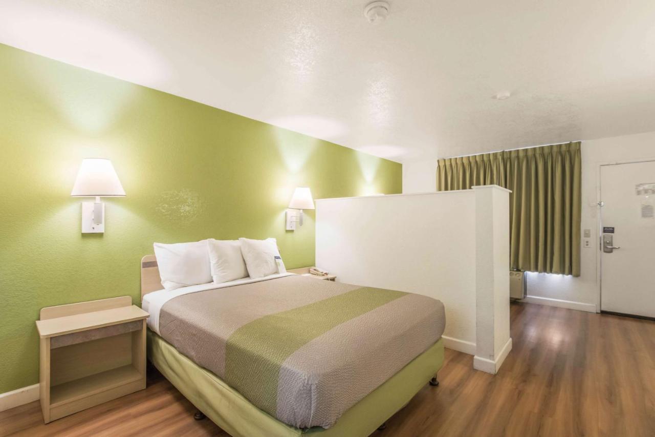 Motel 6 Гемет Екстер'єр фото