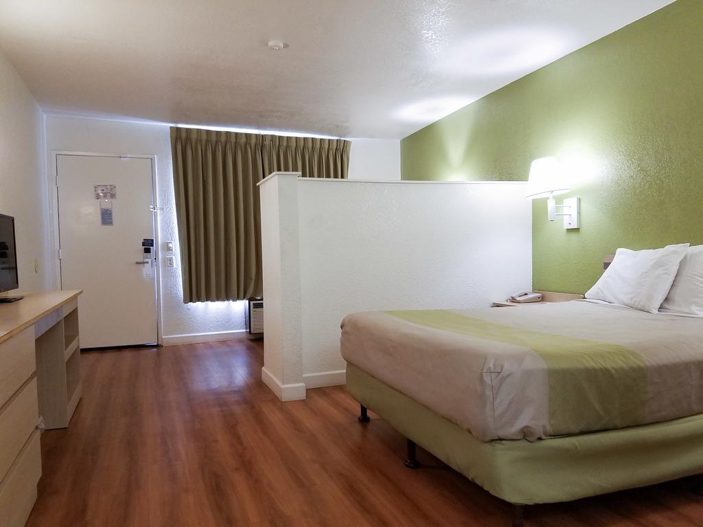 Motel 6 Гемет Екстер'єр фото